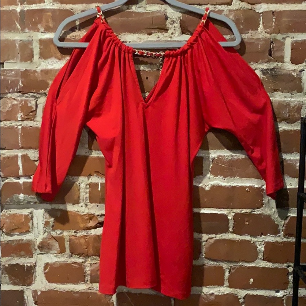 2B Bebe Red, Keyhole Shoulder Top ❤️